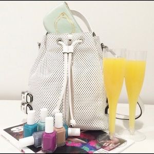 Hello, fellow fashionistas!